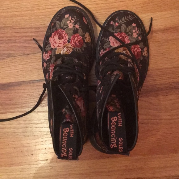 Shoes - Size 8 gently worn floral doc martens